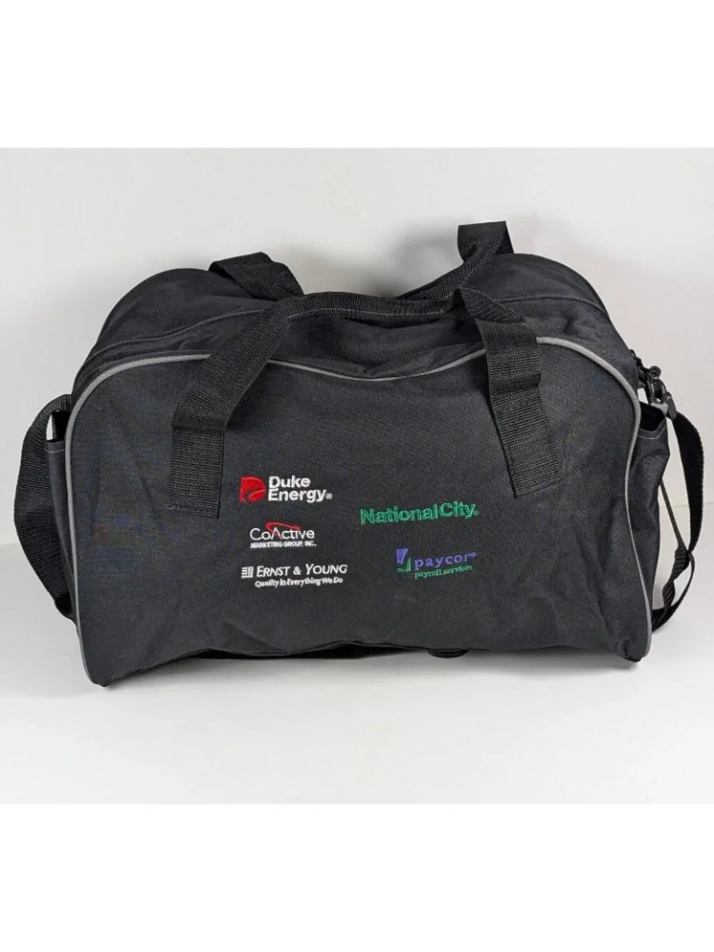 Flying Pig Marathon Cincinnati Ohio Workout Bag Duffel Tote Black Runner Zip Gym